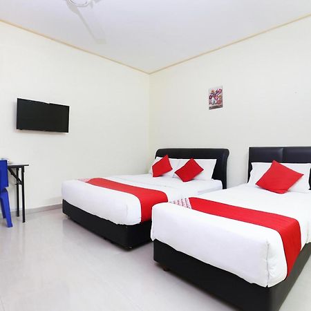 OYO 89640 Hotel Pelangi Marang Bagian luar foto