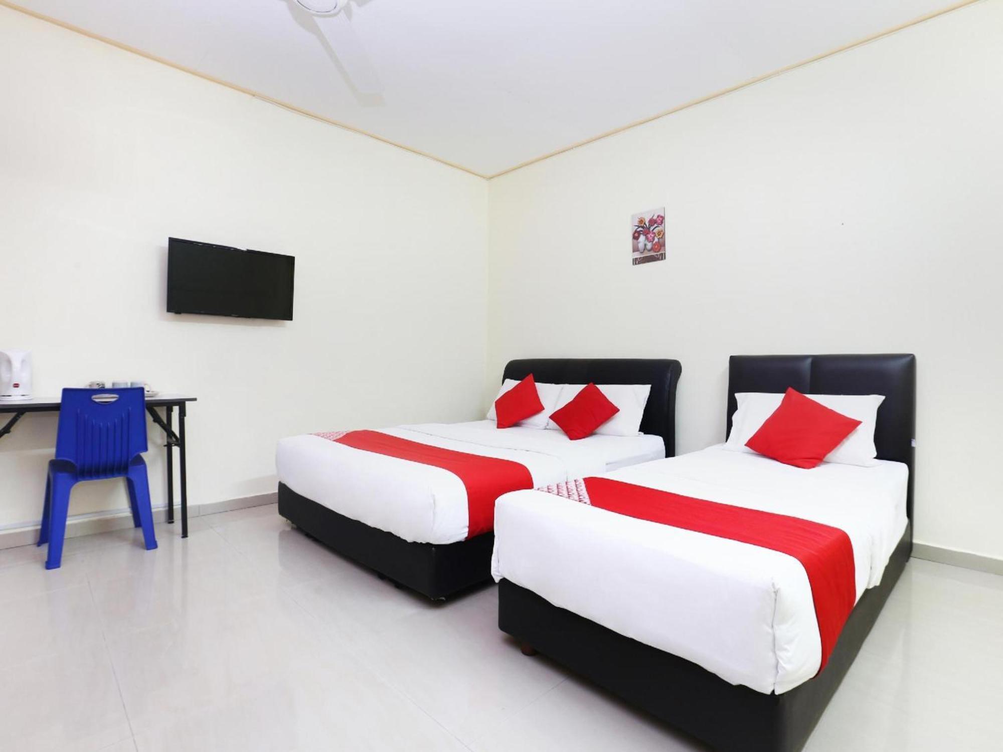 OYO 89640 Hotel Pelangi Marang Bagian luar foto