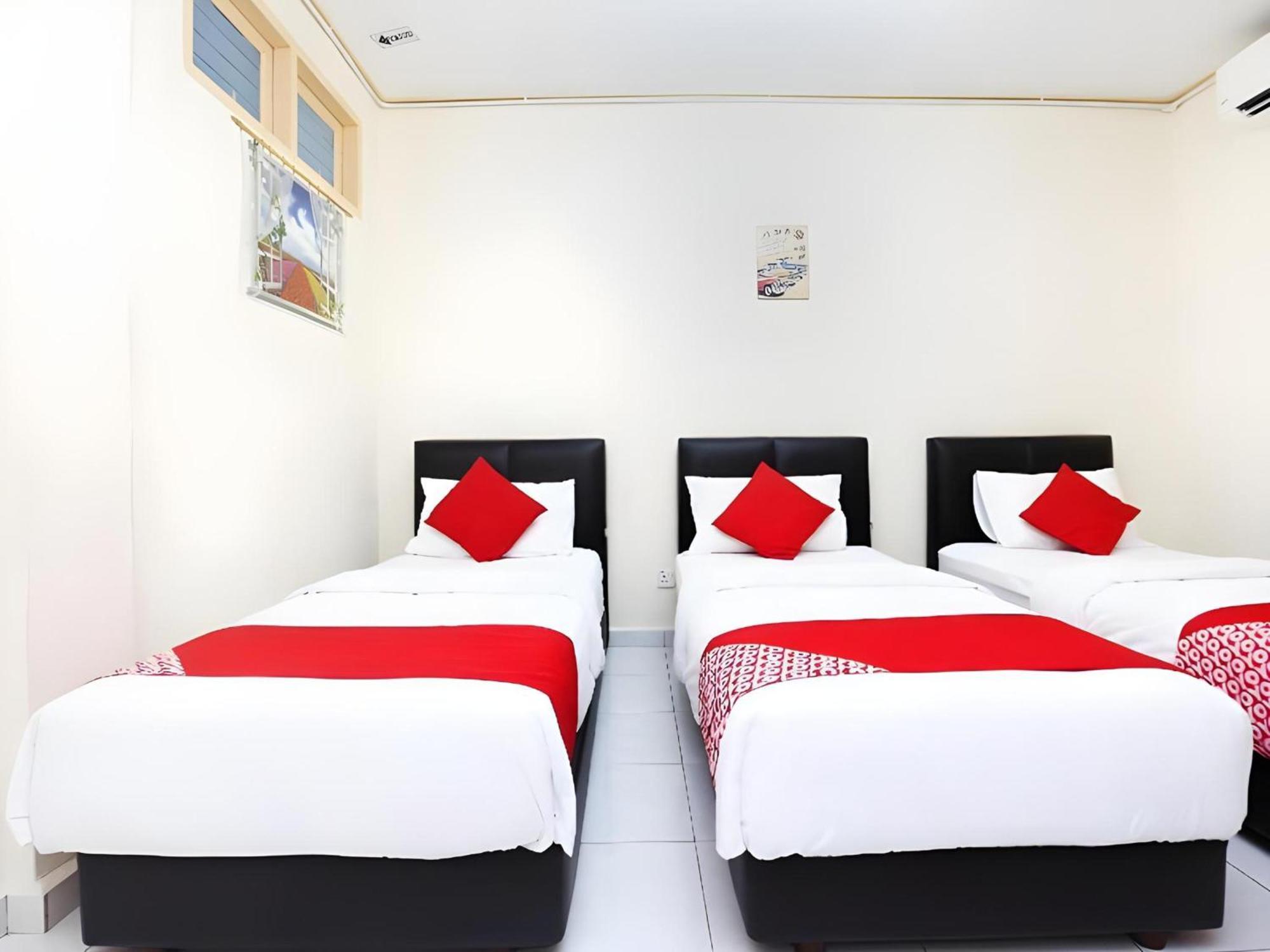 OYO 89640 Hotel Pelangi Marang Bagian luar foto