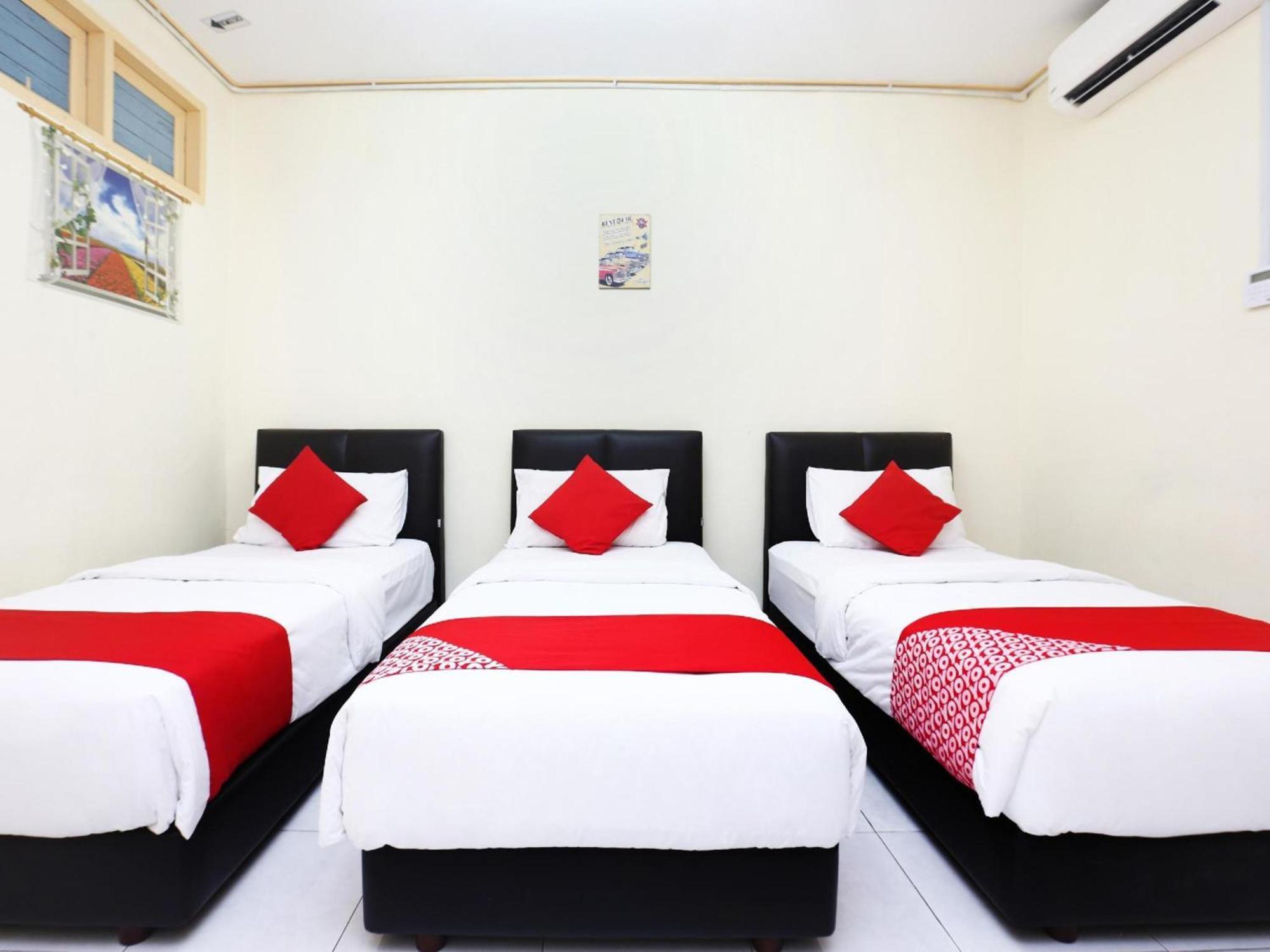 OYO 89640 Hotel Pelangi Marang Bagian luar foto