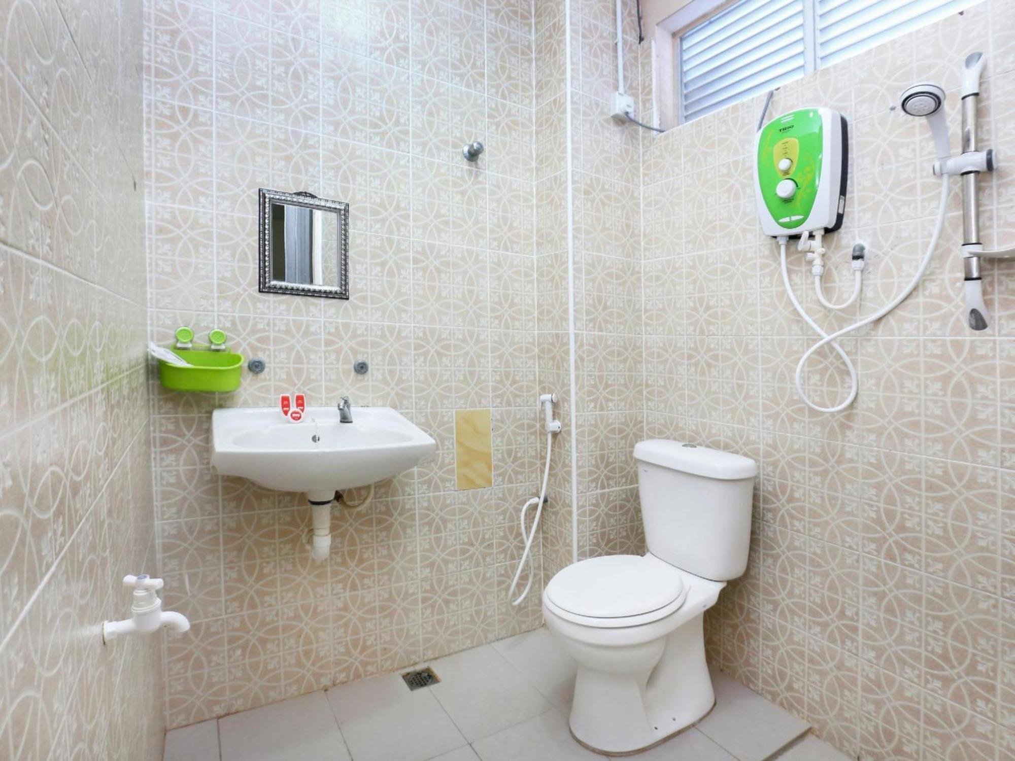 OYO 89640 Hotel Pelangi Marang Bagian luar foto