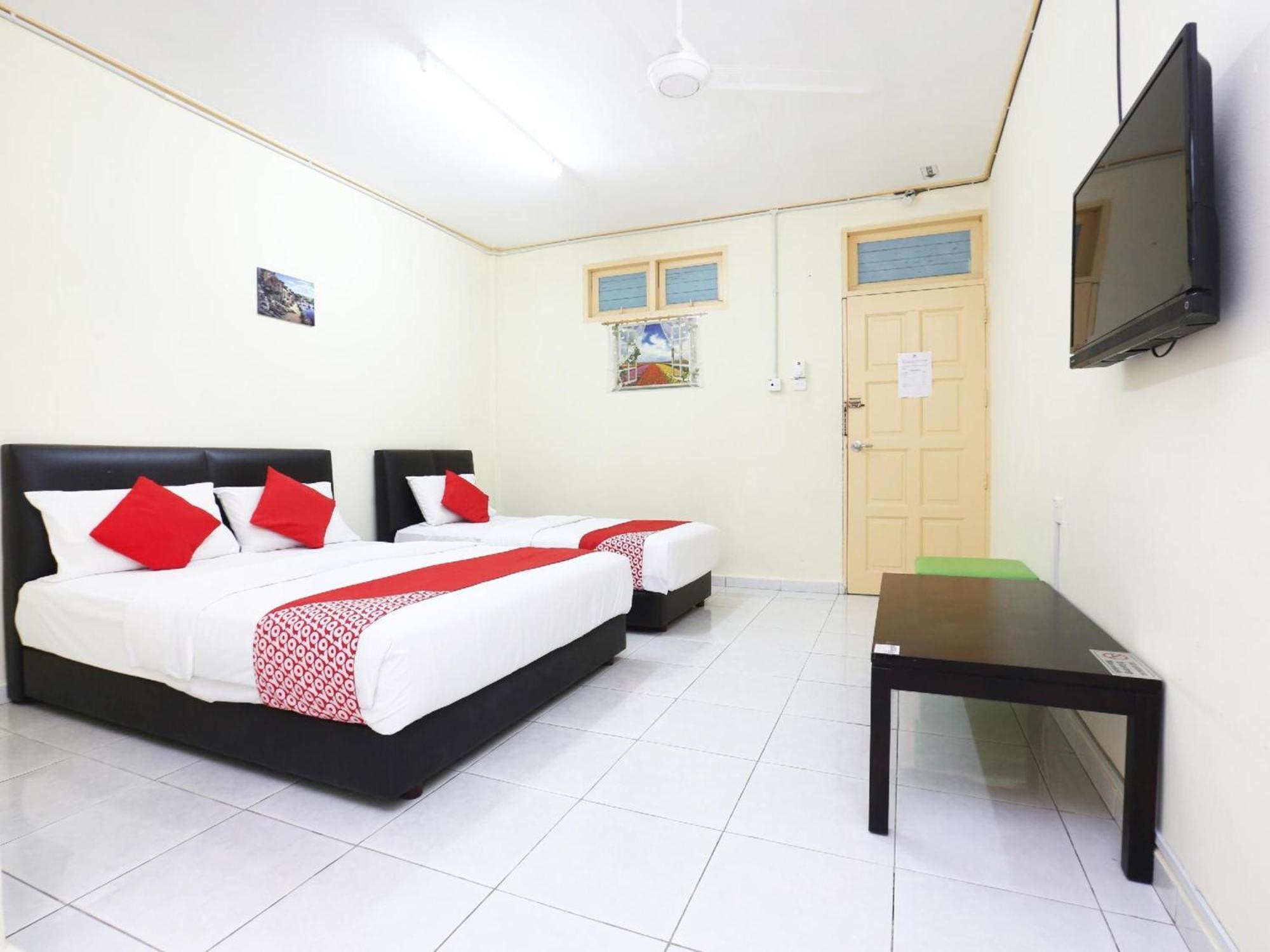 OYO 89640 Hotel Pelangi Marang Bagian luar foto