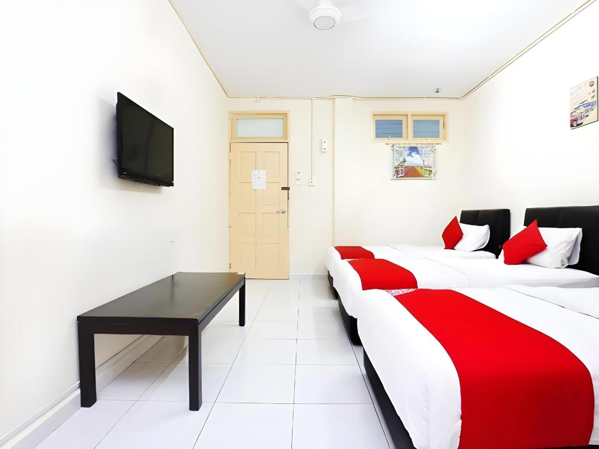 OYO 89640 Hotel Pelangi Marang Bagian luar foto