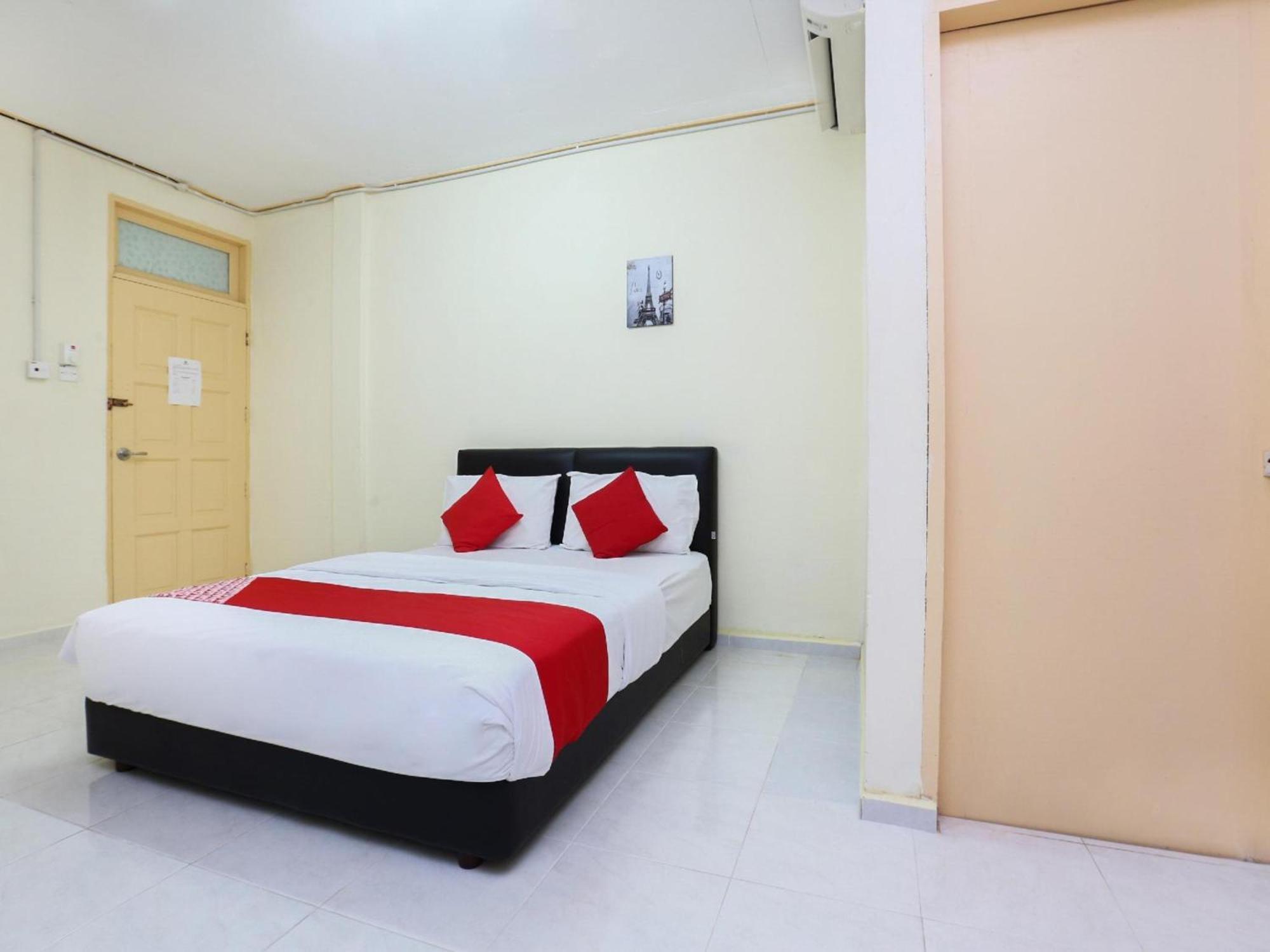 OYO 89640 Hotel Pelangi Marang Bagian luar foto