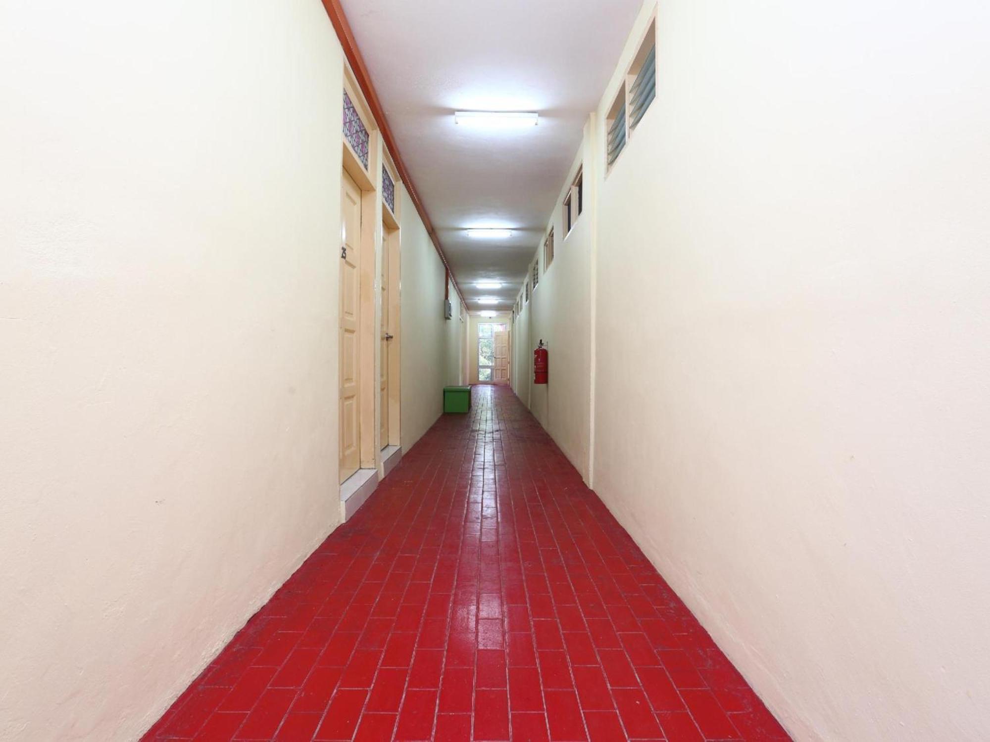 OYO 89640 Hotel Pelangi Marang Bagian luar foto