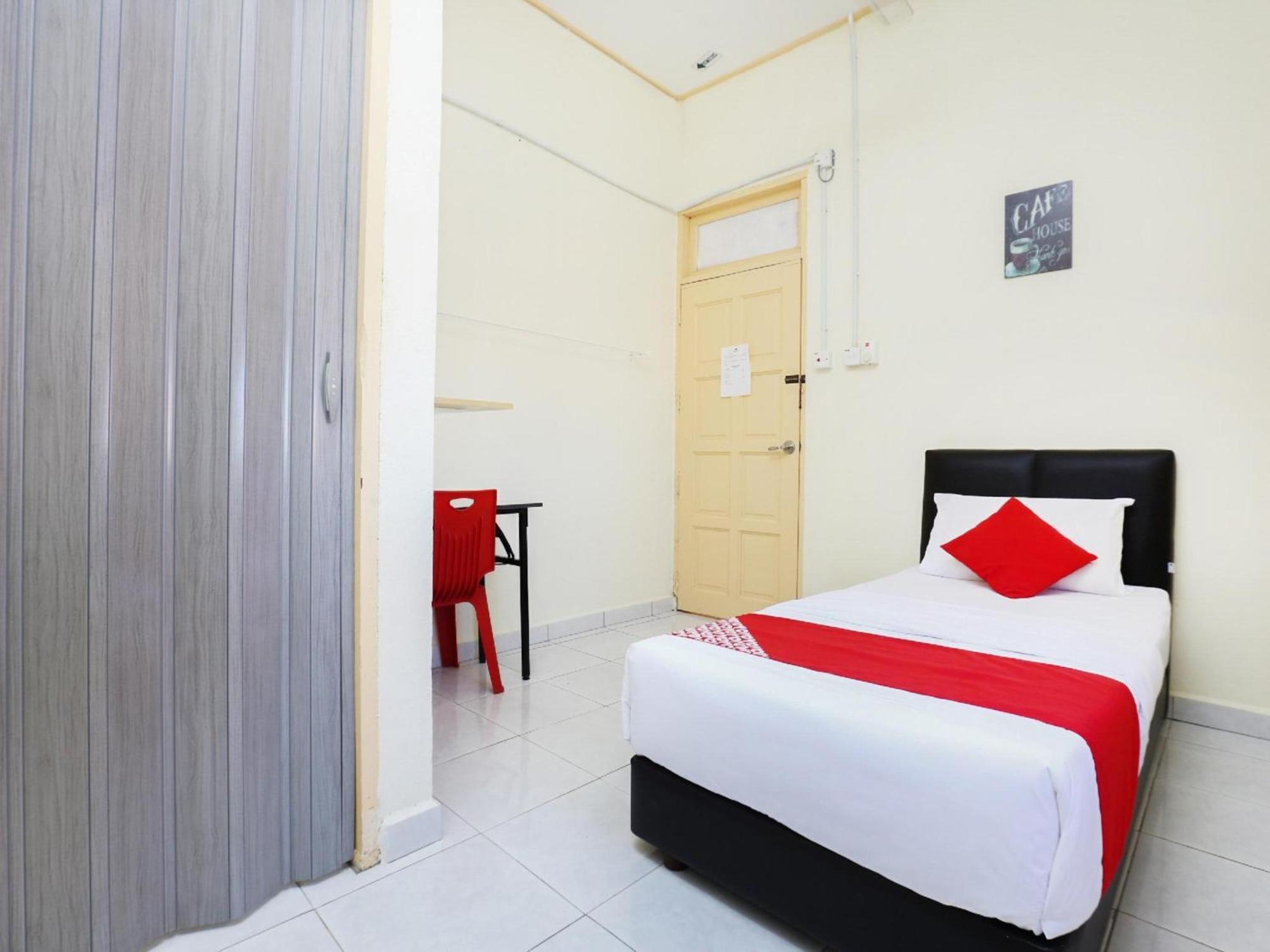 OYO 89640 Hotel Pelangi Marang Bagian luar foto
