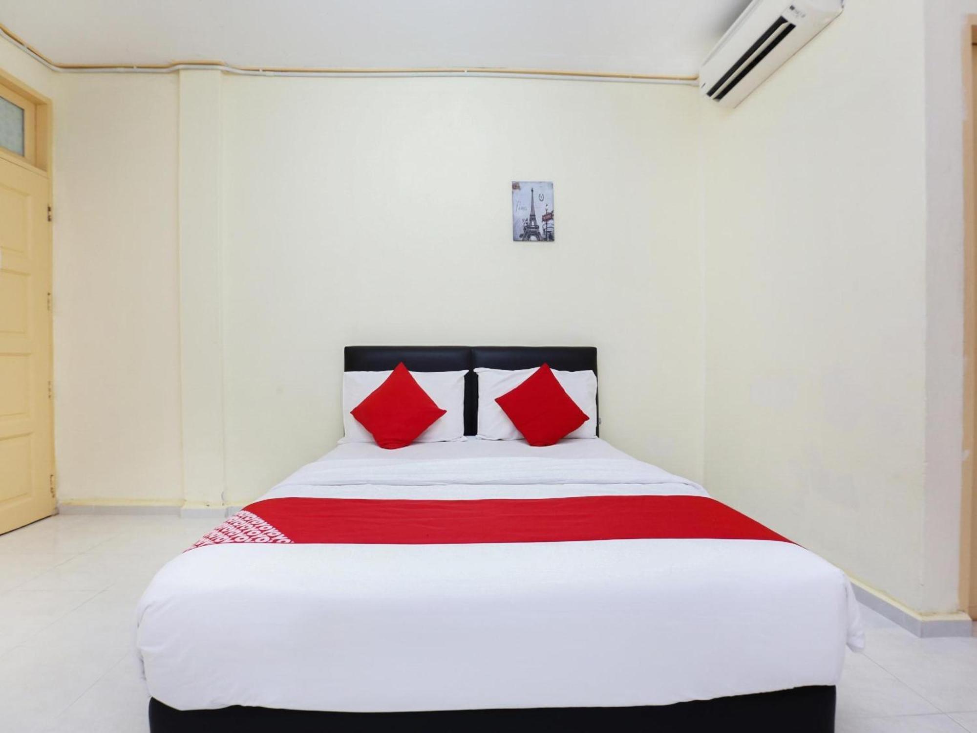 OYO 89640 Hotel Pelangi Marang Bagian luar foto