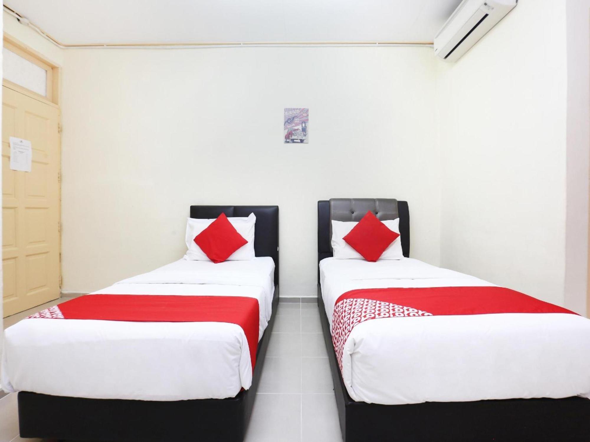 OYO 89640 Hotel Pelangi Marang Bagian luar foto