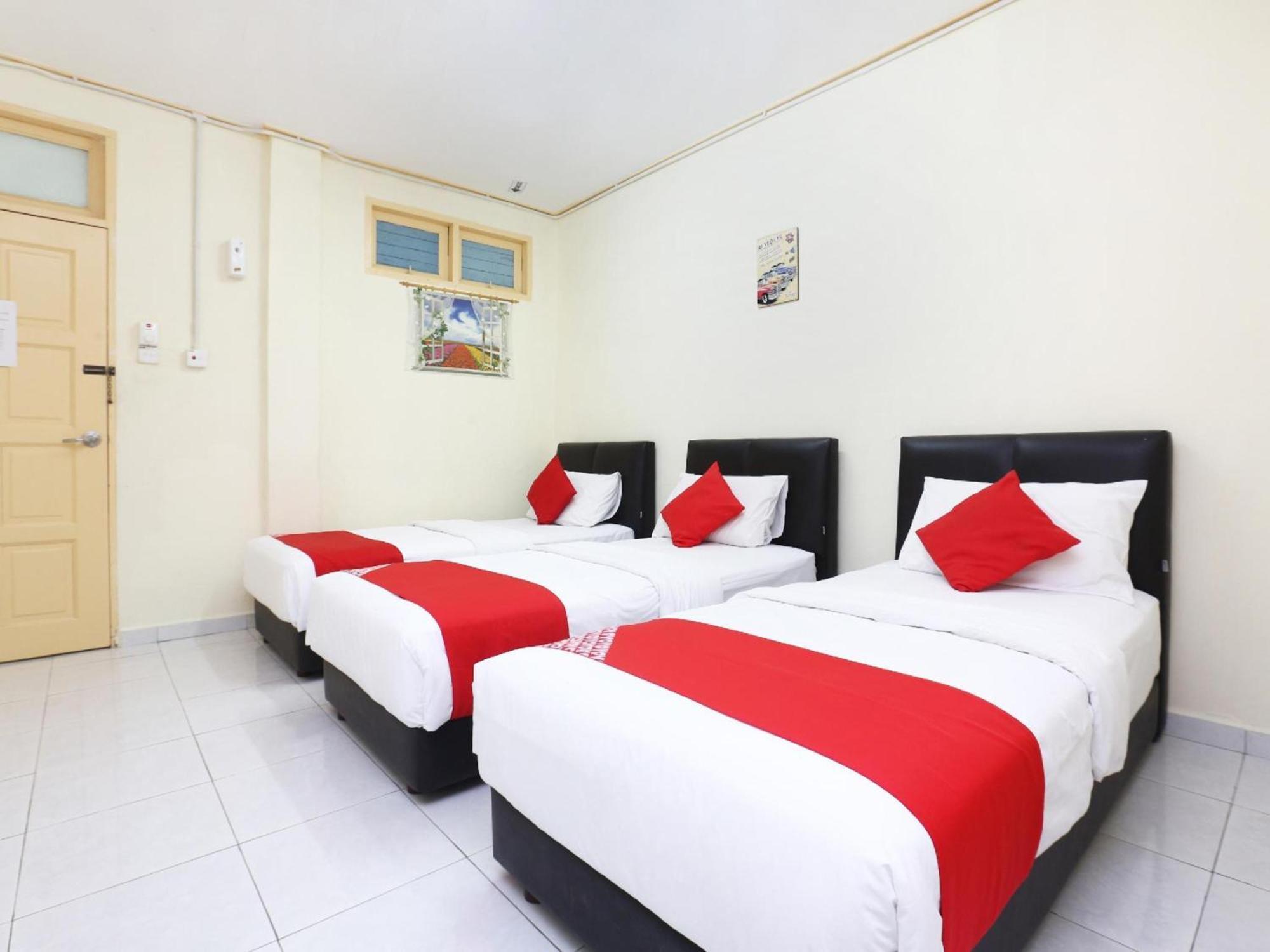 OYO 89640 Hotel Pelangi Marang Bagian luar foto