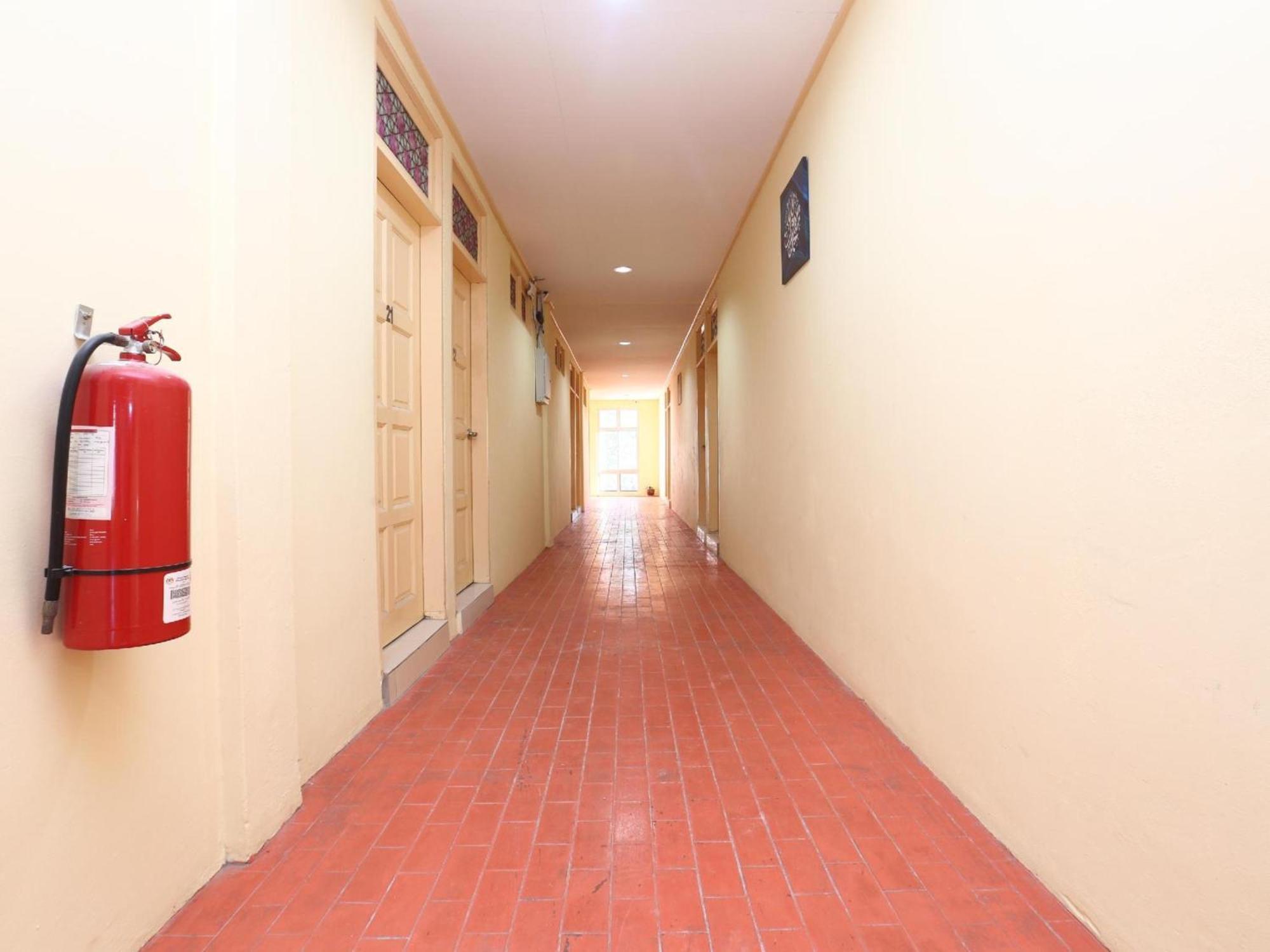 OYO 89640 Hotel Pelangi Marang Bagian luar foto