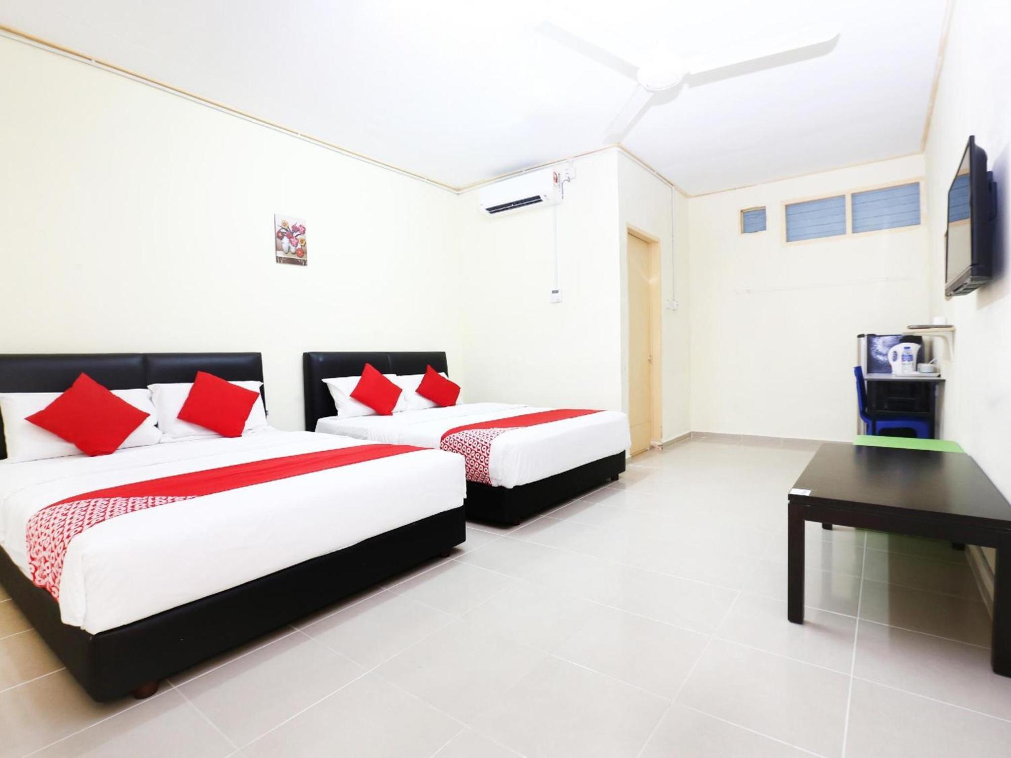 OYO 89640 Hotel Pelangi Marang Bagian luar foto