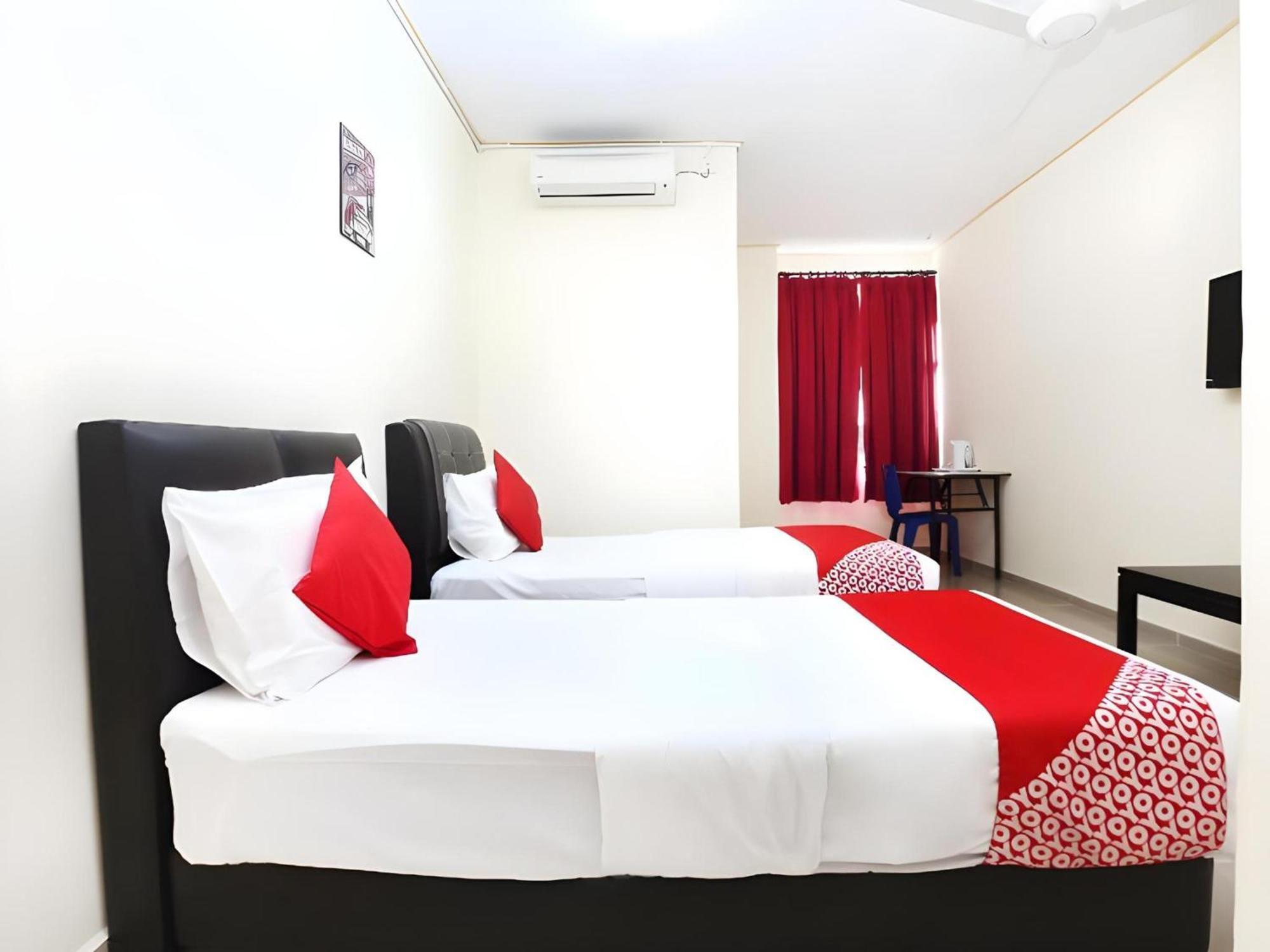 OYO 89640 Hotel Pelangi Marang Bagian luar foto
