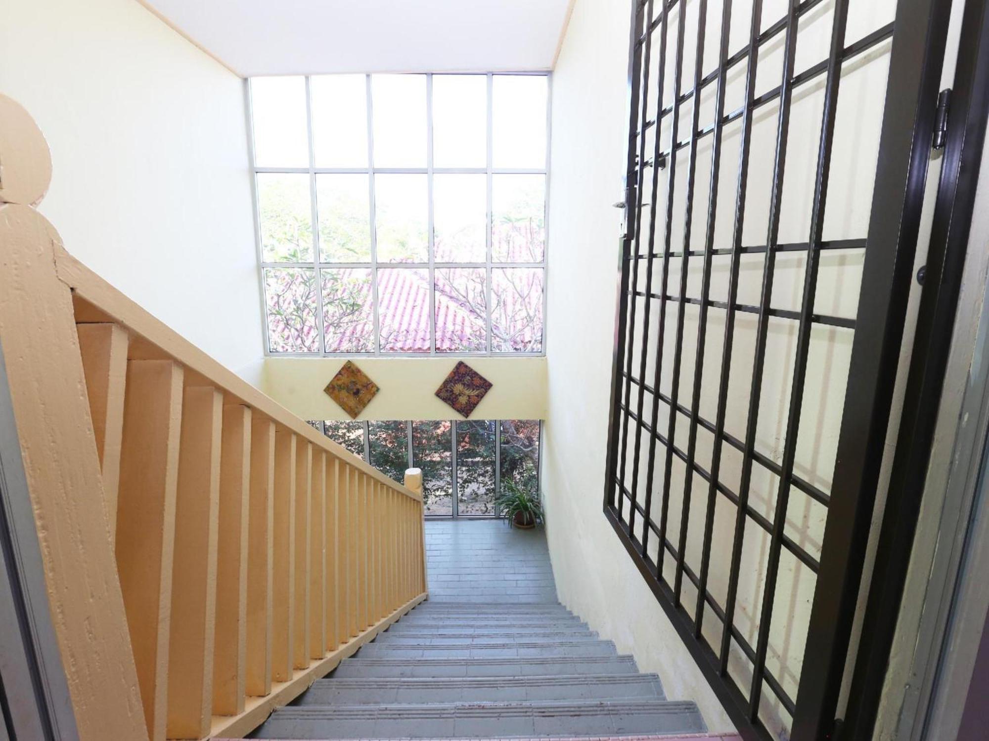 OYO 89640 Hotel Pelangi Marang Bagian luar foto