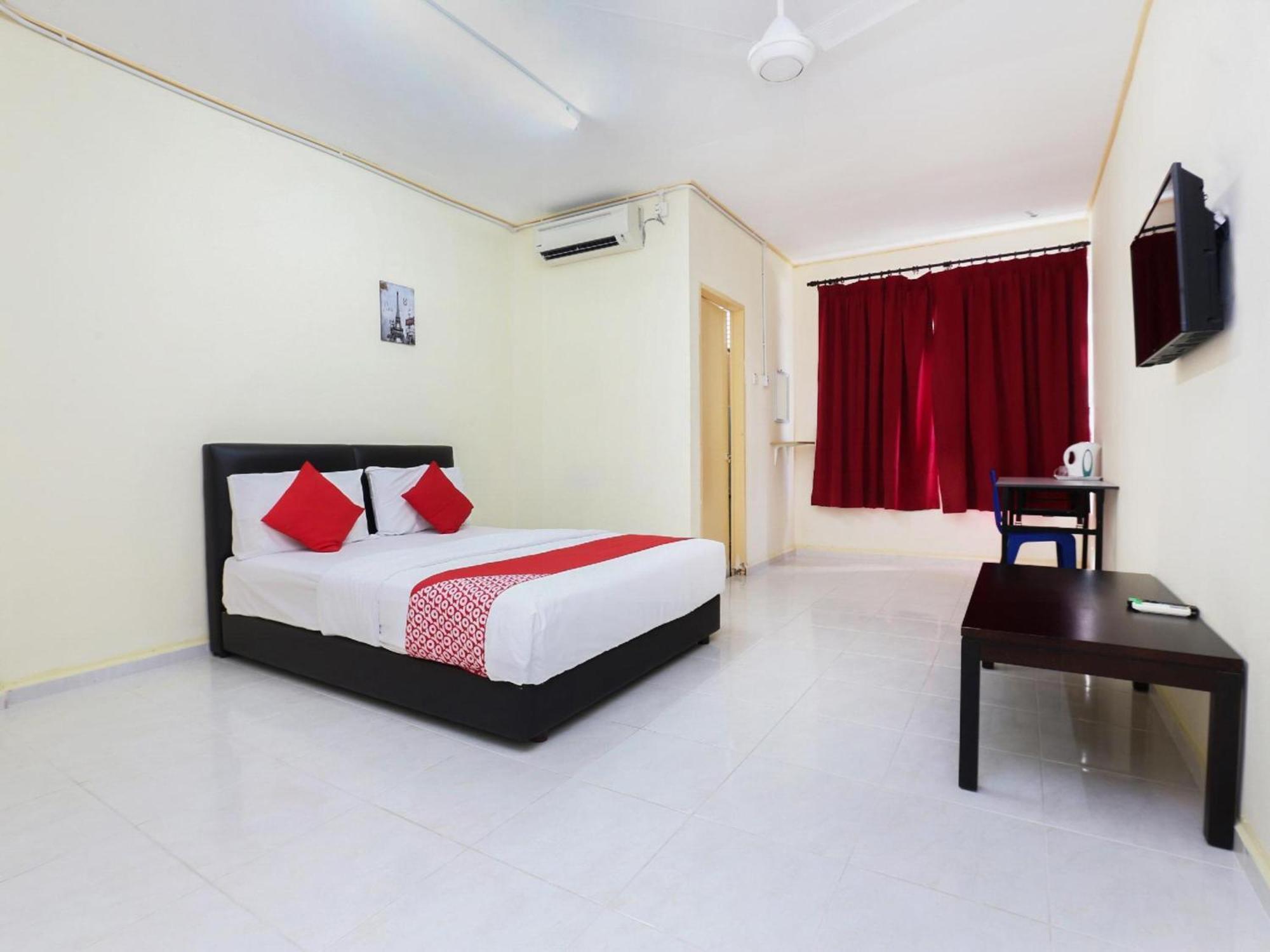 OYO 89640 Hotel Pelangi Marang Bagian luar foto