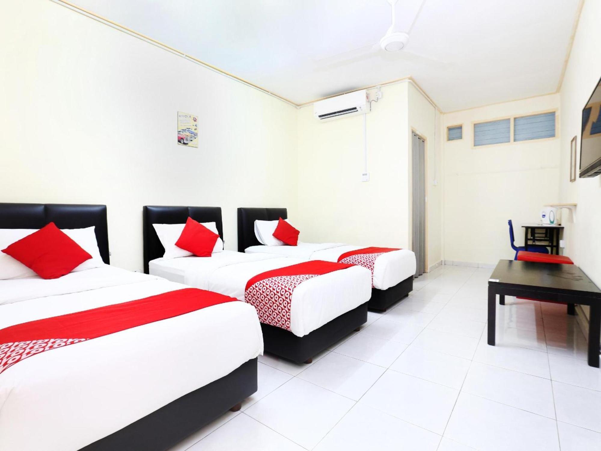 OYO 89640 Hotel Pelangi Marang Bagian luar foto