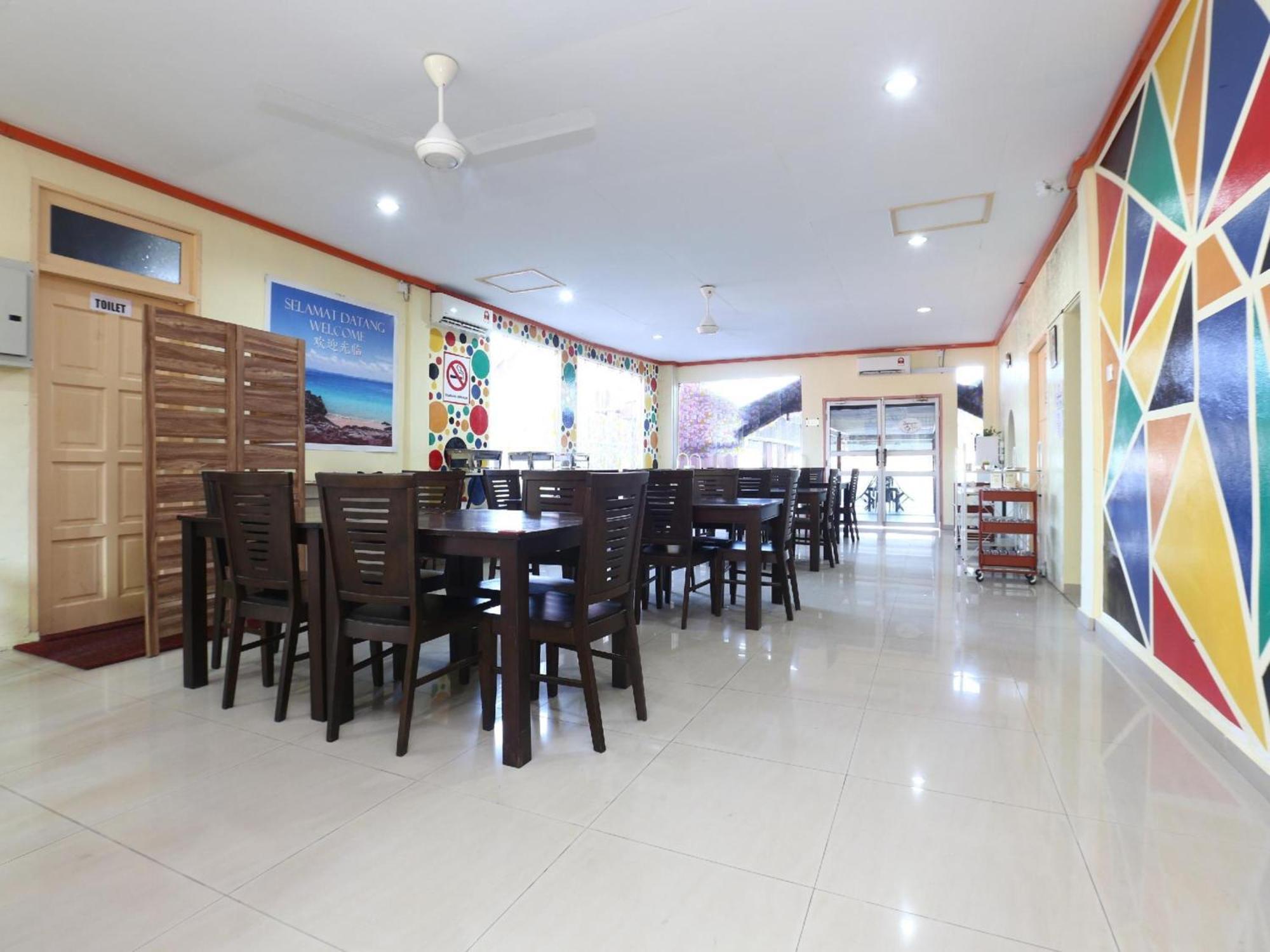 OYO 89640 Hotel Pelangi Marang Bagian luar foto