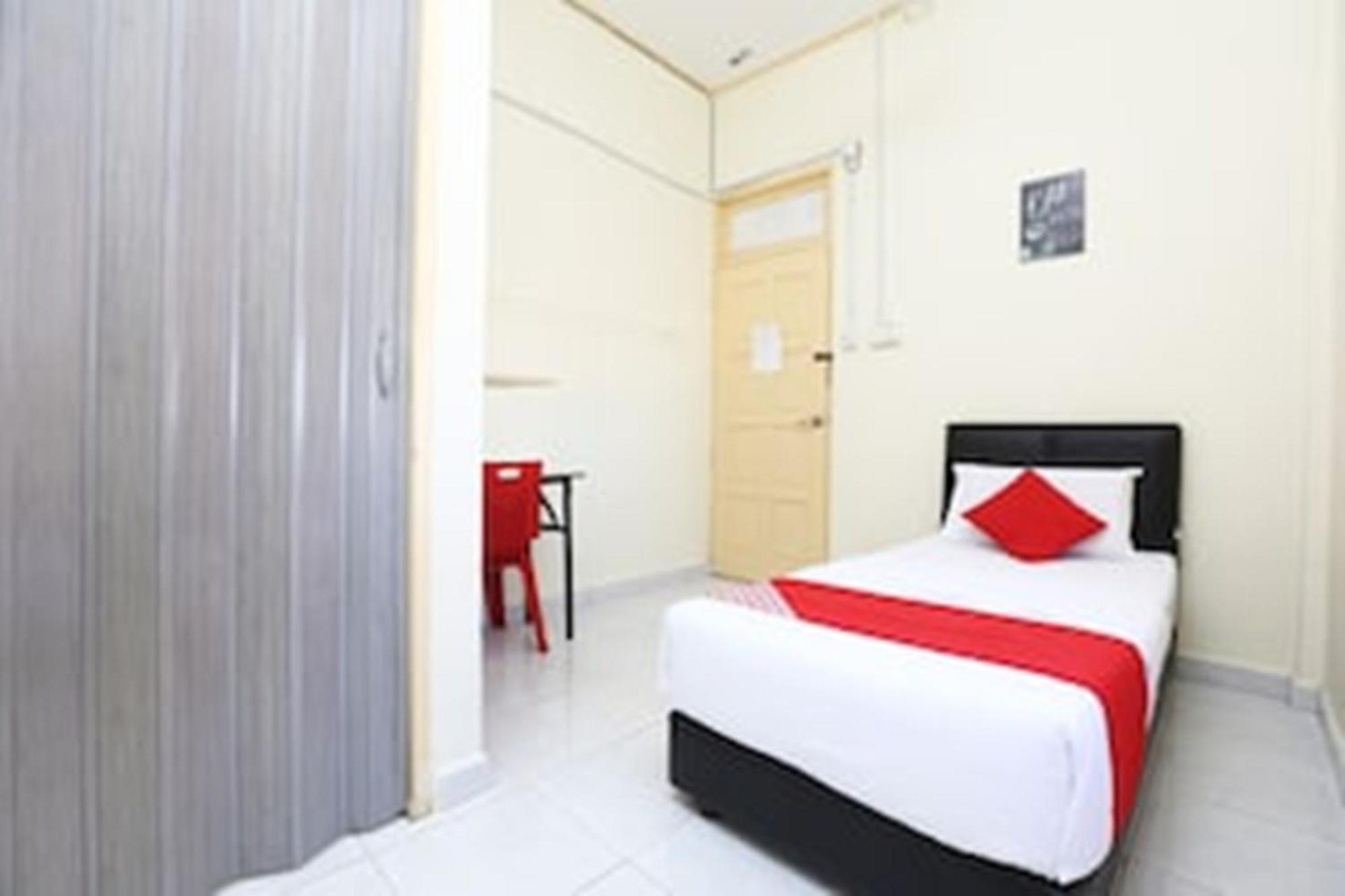 OYO 89640 Hotel Pelangi Marang Bagian luar foto