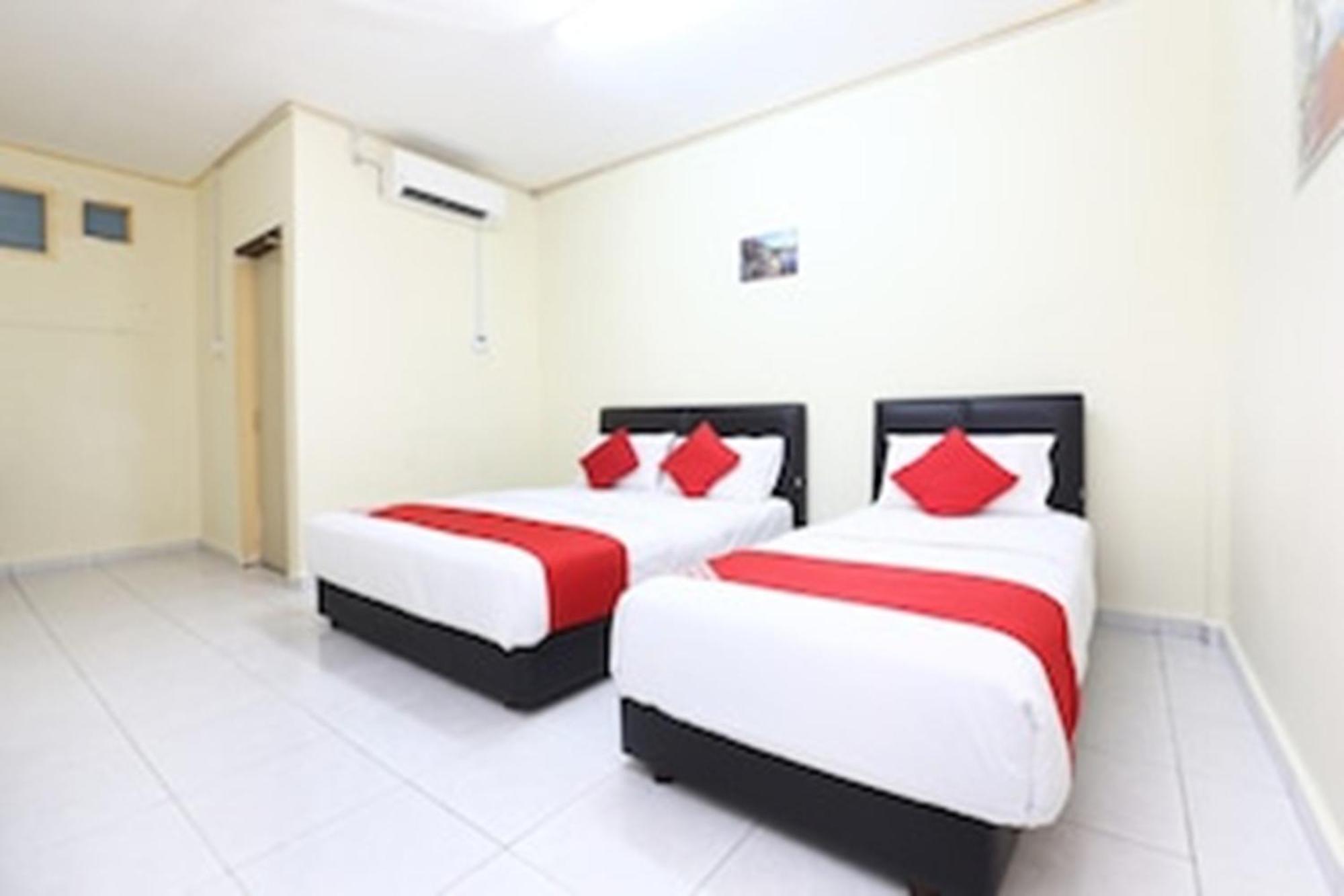 OYO 89640 Hotel Pelangi Marang Bagian luar foto