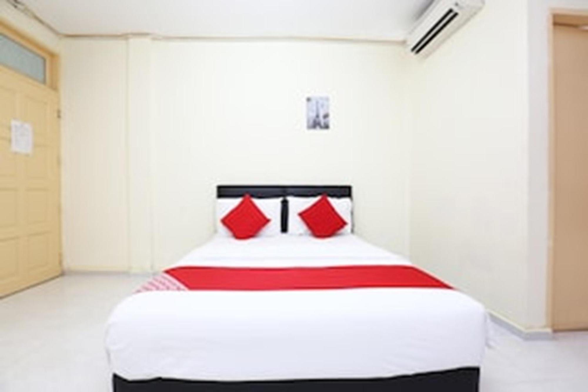 OYO 89640 Hotel Pelangi Marang Bagian luar foto