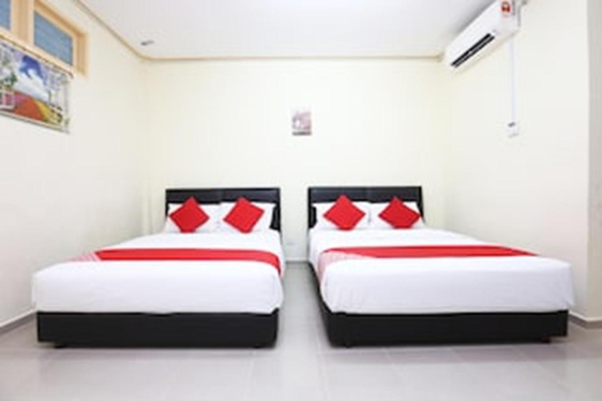 OYO 89640 Hotel Pelangi Marang Bagian luar foto