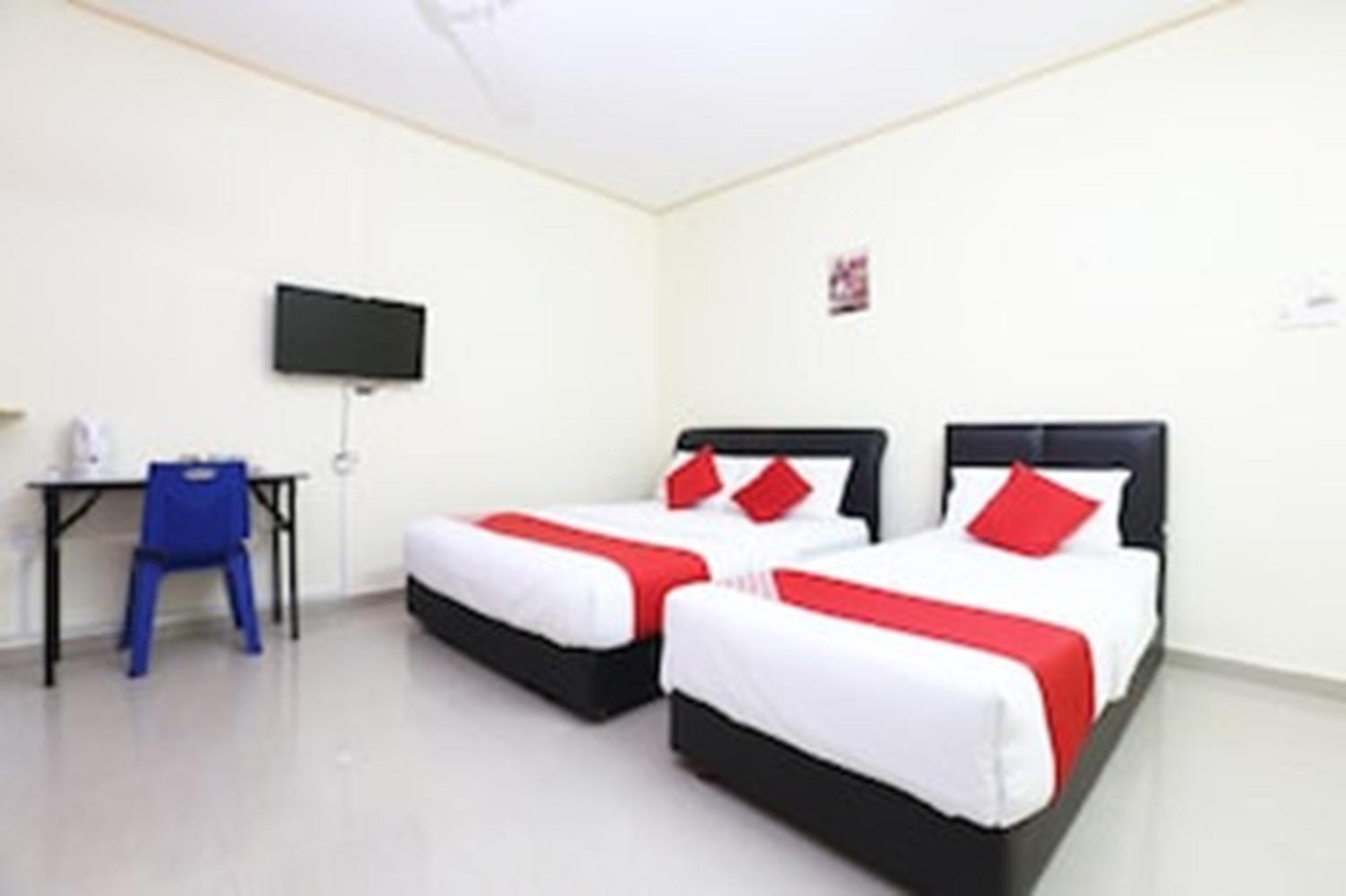OYO 89640 Hotel Pelangi Marang Bagian luar foto