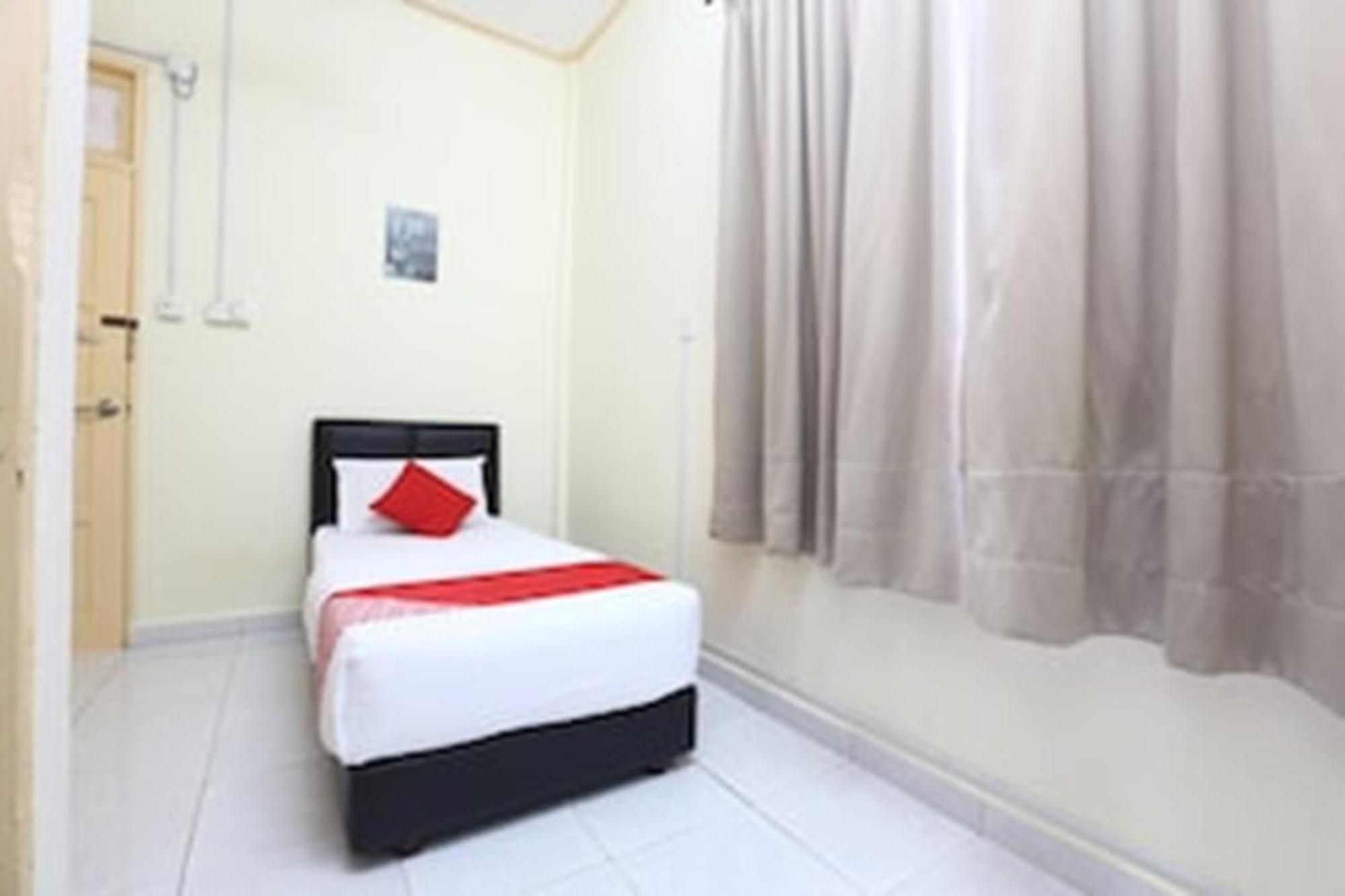 OYO 89640 Hotel Pelangi Marang Bagian luar foto