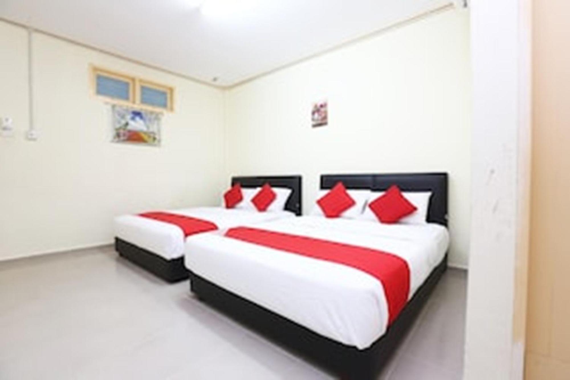 OYO 89640 Hotel Pelangi Marang Bagian luar foto
