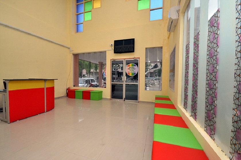 OYO 89640 Hotel Pelangi Marang Bagian luar foto