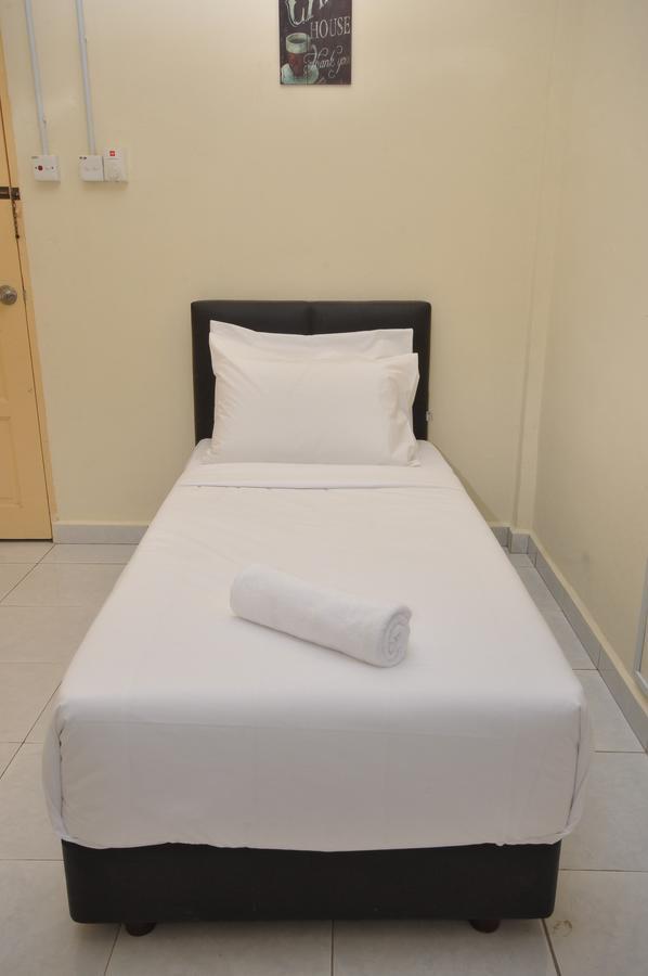 OYO 89640 Hotel Pelangi Marang Bagian luar foto