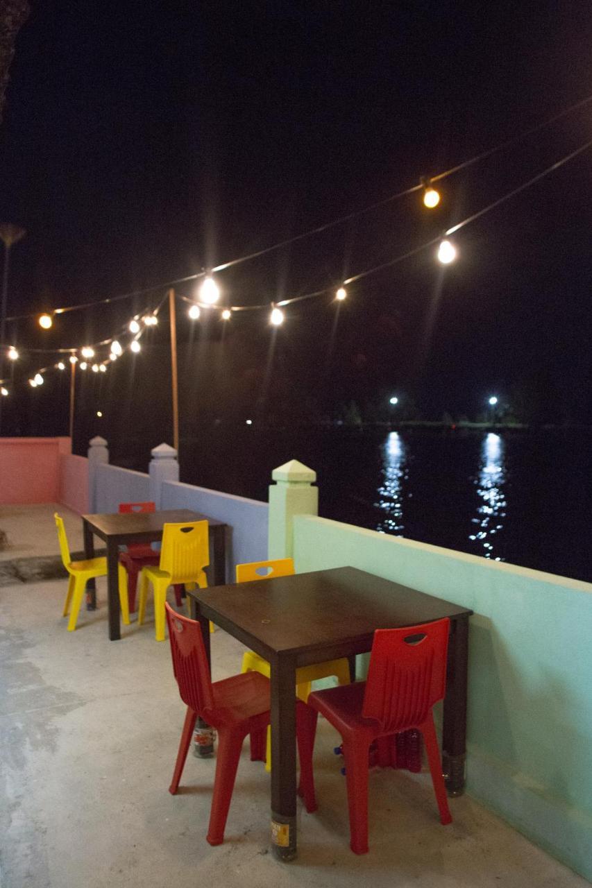 OYO 89640 Hotel Pelangi Marang Bagian luar foto