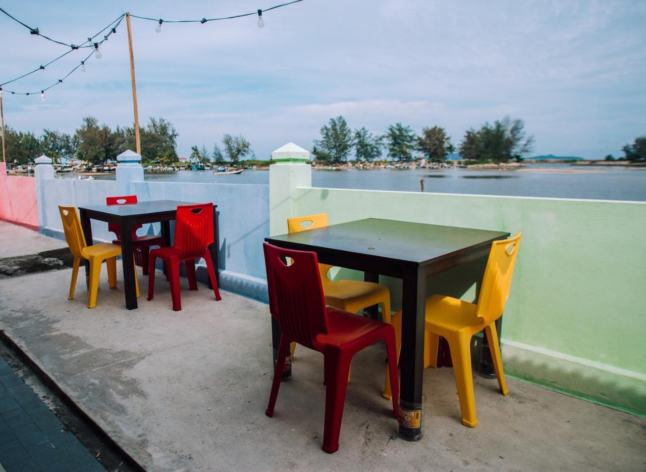 OYO 89640 Hotel Pelangi Marang Bagian luar foto